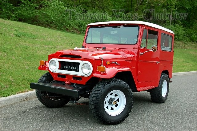 70-Toyota-Land-Cruiser-FJ40-fr.jpg